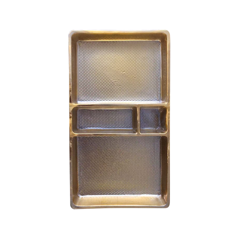 Одноразовый полупрозрачный лоток для упаковки конфет.